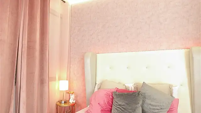 Snapshot of ThianaLopez chatting on February 5, 2026, 9:54 pm ThianaLopez online show from February 5, 2026, 9:54 pm