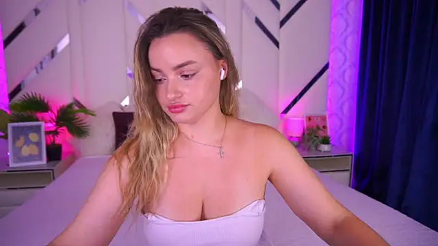 Snapshot of LindsieGreyy chatting on September 23, 2025, 5:58 am LindsieGreyy online show from September 23, 2025, 5:58 am