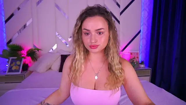 Snapshot of LindsieGreyy chatting on October 7, 2025, 6:36 am LindsieGreyy online show from October 7, 2025, 6:36 am