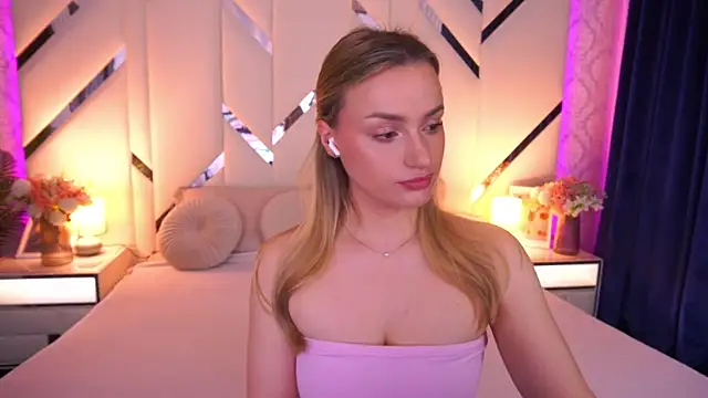 LindsieGreyy online show from May 23, 2026, 6:01 am