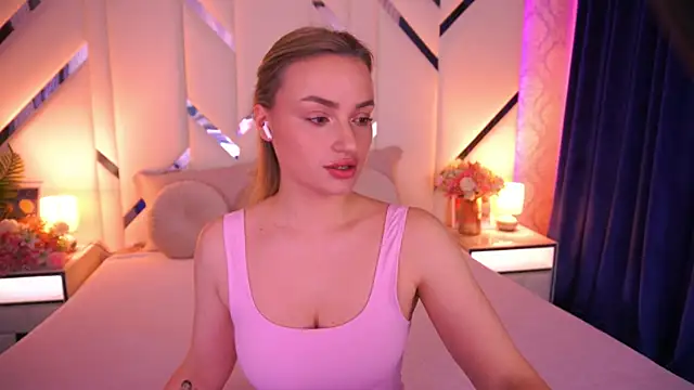 LindsieGreyy online show from May 1, 2026, 6:18 am
