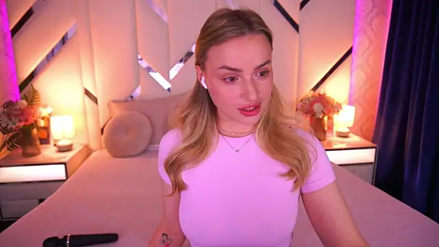 LindsieGreyy online show from May 3, 2026, 6:29 am