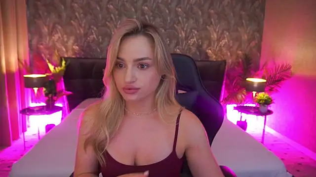 LindsieGreyy online show from July 5, 2026, 1:07 pm