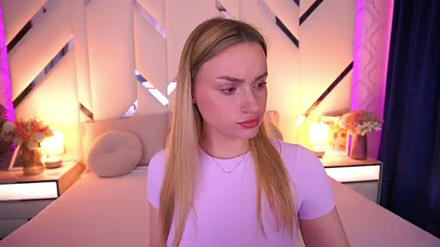 LindsieGreyy online show from May 22, 2026, 1:09 pm