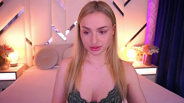 LindsieGreyy online show from May 25, 2026, 6:56 am