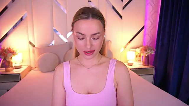 LindsieGreyy online show from May 18, 2026, 7:02 am