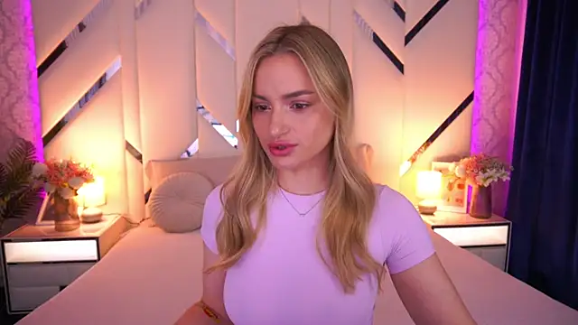 LindsieGreyy online show from May 24, 2026, 6:13 am