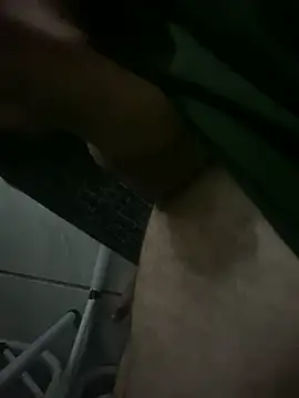 Snapshot of obranquinho21cm chatting on December 15, 2025, 3:45 am obranquinho21cm online show from December 15, 2025, 3:45 am