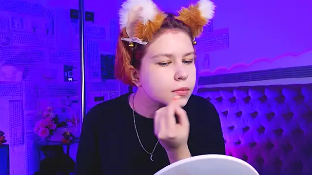 Snapshot of MitsukiMun chatting on March 19, 2025, 4:03 am MitsukiMun online show from March 19, 2025, 4:03 am