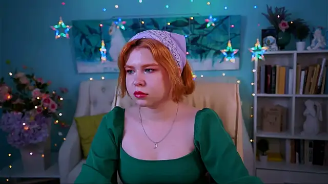 Snapshot of MitsukiMun chatting on February 17, 2025, 6:39 pm MitsukiMun online show from February 17, 2025, 6:39 pm