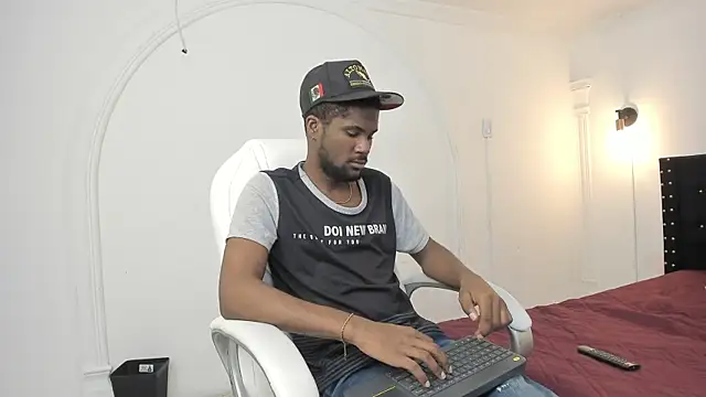 hot alphax online show from February 14, 2025, 12:03 pm