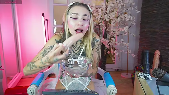 Snapshot of miss___angel chatting on April 23, 2026, 12:40 pm miss angel online show from April 23, 2026, 12:40 pm