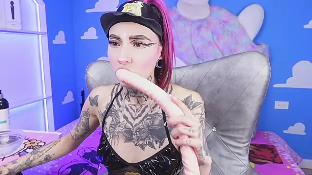 miss   angel online show from October 14, 2025, 6:08 pm