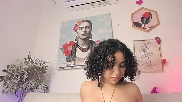 Snapshot of Dhalila_ chatting on February 23, 2025, 7:33 am Dhalila online show from February 23, 2025, 7:33 am