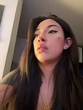 Snapshot of KarolVega- chatting on February 22, 2025, 1:11 am KarolVega- online show from February 22, 2025, 1:11 am