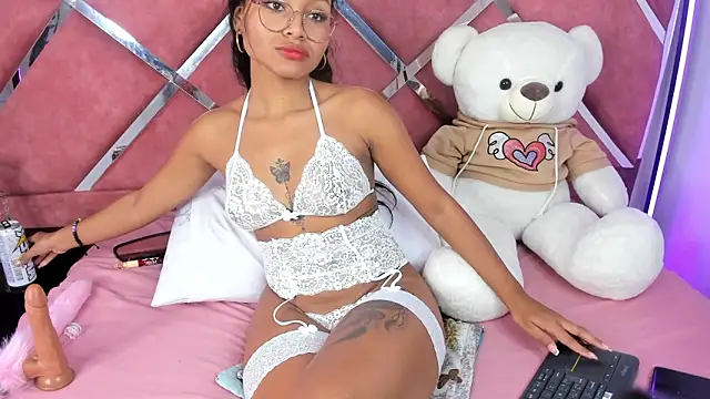 Lynda Bonnie online show from March 15, 2025, 3:06 pm