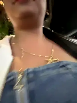 Snapshot of _JuliSweet_ chatting on December 2, 2025, 5:31 am JuliSweet online show from December 2, 2025, 5:31 am