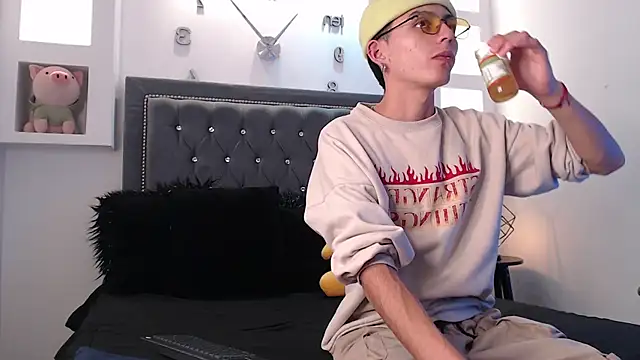 Snapshot of MaikyCooper chatting on March 5, 2025, 4:34 am MaikyCooper online show from March 5, 2025, 4:34 am