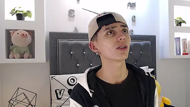 Snapshot of MaikyCooper chatting on March 18, 2025, 5:56 am MaikyCooper online show from March 18, 2025, 5:56 am