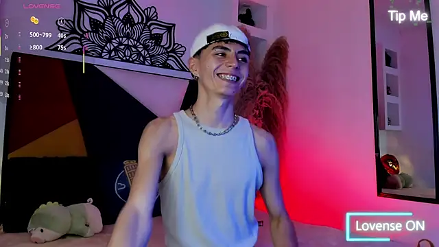 Snapshot of MaikyCooper chatting on October 12, 2025, 8:43 pm MaikyCooper online show from October 12, 2025, 8:43 pm