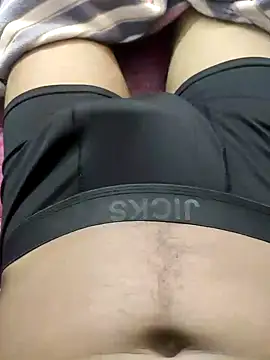 Snapshot of AarthiRaju chatting on February 13, 2025, 3:29 am AarthiRaju online show from February 13, 2025, 3:29 am