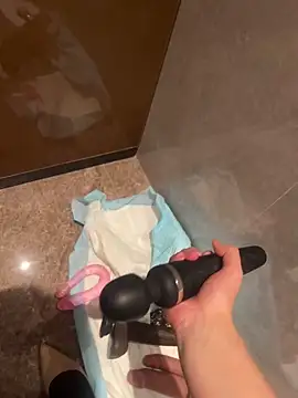 Snapshot of Mia-77 chatting on November 29, 2025, 9:42 am Mia-77 online show from November 29, 2025, 9:42 am