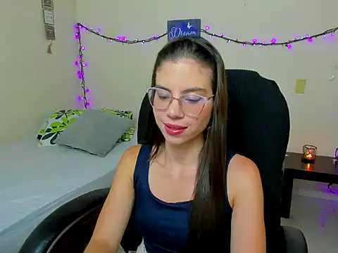 veronicamiller22 online show from November 9, 2025, 2:37 am