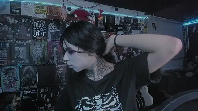 Snapshot of rotten_dreams chatting on February 17, 2026, 10:51 pm rotten dreams online show from February 17, 2026, 10:51 pm