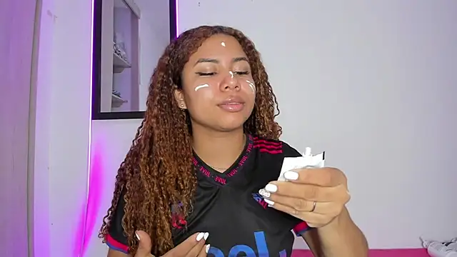 Snapshot of MELINAMARTINS chatting on March 26, 2026, 8:29 pm MELINAMARTINS online show from March 26, 2026, 8:29 pm