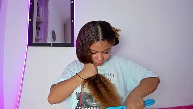 Snapshot of MELINAMARTINS chatting on April 13, 2026, 8:46 pm MELINAMARTINS online show from April 13, 2026, 8:46 pm