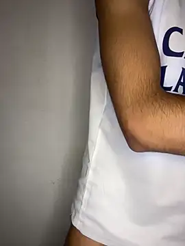 Snapshot of Hamza-Maroki chatting on November 11, 2025, 11:38 am Hamza-Maroki online show from November 11, 2025, 11:38 am