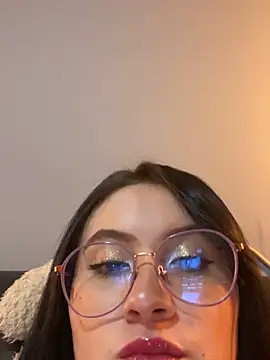 ValentinaOrtiz3 online show from October 16, 2025, 3:04 am