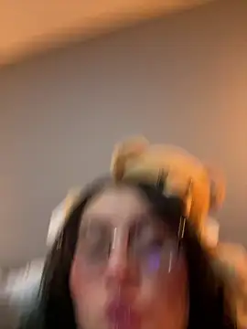 ValentinaOrtiz3 online show from December 22, 2025, 11:27 pm