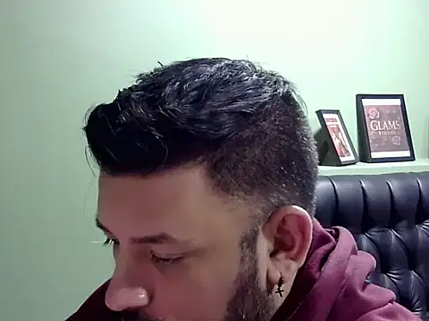 tonyglams online show from October 12, 2025, 8:32 pm