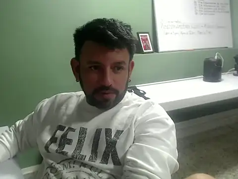 tonyglams online show from September 17, 2025, 8:11 pm