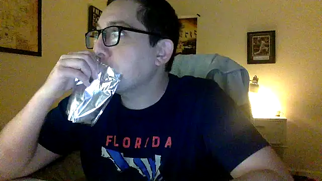 Snapshot of Milflover96 chatting on March 21, 2025, 1:56 am Milflover96 online show from March 21, 2025, 1:56 am