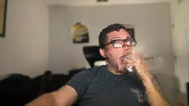 Snapshot of Milflover96 chatting on October 8, 2025, 12:45 am Milflover96 online show from October 8, 2025, 12:45 am