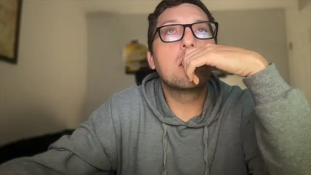 Snapshot of Milflover96 chatting on October 11, 2025, 5:30 am Milflover96 online show from October 11, 2025, 5:30 am