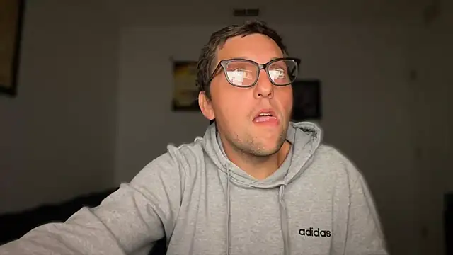 Snapshot of Milflover96 chatting on November 2, 2025, 9:25 am Milflover96 online show from November 2, 2025, 9:25 am