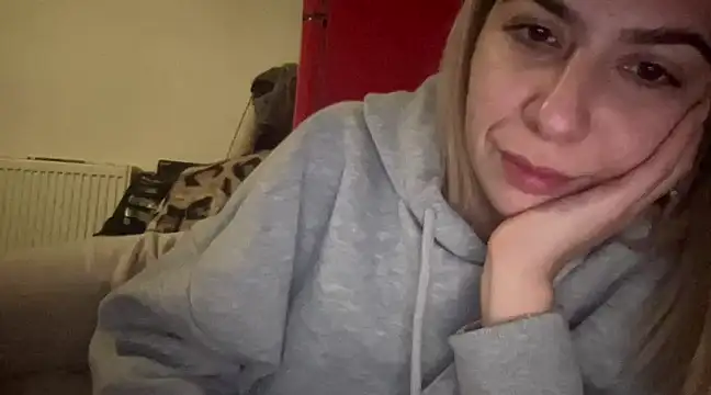 Snapshot of sarrah_rossy chatting on February 11, 2025, 1:10 am sarrah rossy online show from February 11, 2025, 1:10 am