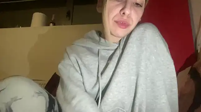 Snapshot of sarrah_rossy chatting on February 16, 2025, 10:22 pm sarrah rossy online show from February 16, 2025, 10:22 pm