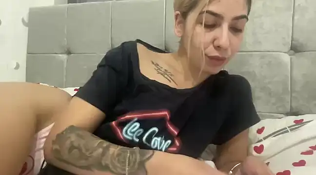 Snapshot of sarrah_rossy chatting on February 17, 2025, 9:43 pm sarrah rossy online show from February 17, 2025, 9:43 pm