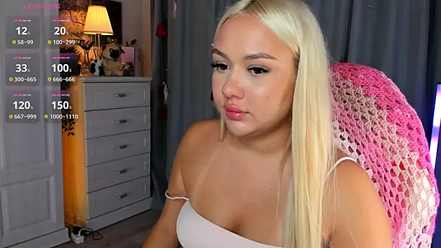 Snapshot of _Loneve__ chatting on August 7, 2026, 3:29 pm Loneve online show from August 7, 2026, 3:29 pm