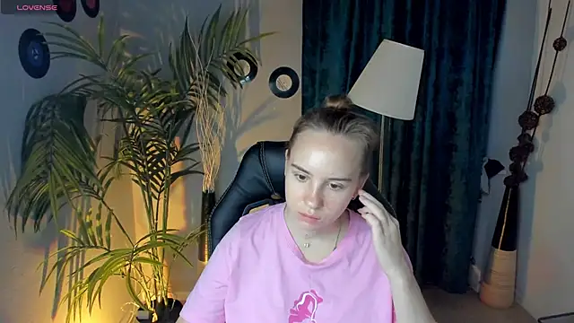 Lika 0ne online show from September 30, 2025, 10:21 am