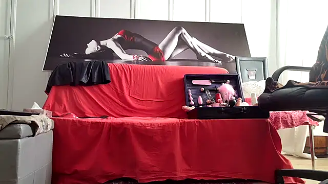 Chanel Noire online show from November 3, 2025, 2:31 pm