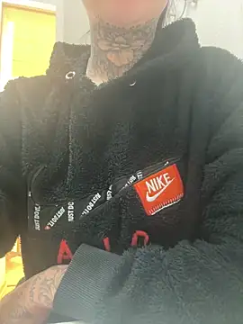 inkedgirl99 online show from February 11, 2025, 4:46 pm