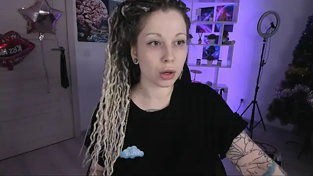 HoneySallyMoore online show from November 16, 2025, 5:39 pm