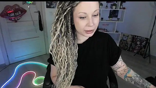 HoneySallyMoore online show from March 27, 2026, 6:20 pm