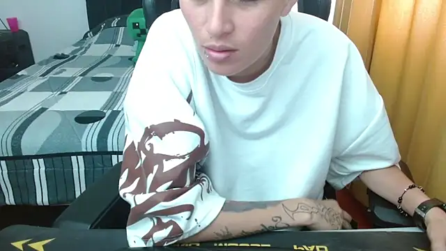 Snapshot of duo_peludoo chatting on June 17, 2026, 4:39 pm duo peludoo online show from June 17, 2026, 4:39 pm