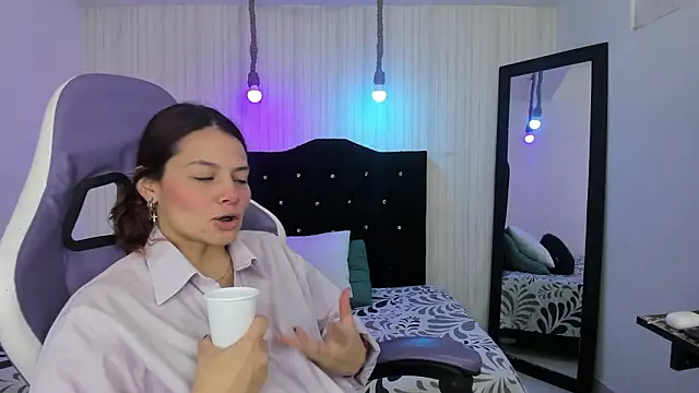 Snapshot of nicky_angel1 chatting on February 24, 2026, 8:21 pm nicky angel1 online show from February 24, 2026, 8:21 pm